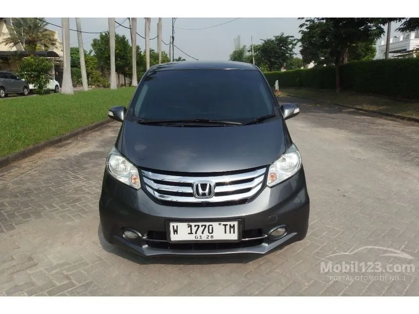 Jual Mobil Honda Freed 2014 E 1.5 di Jawa Timur Automatic MPV Abu