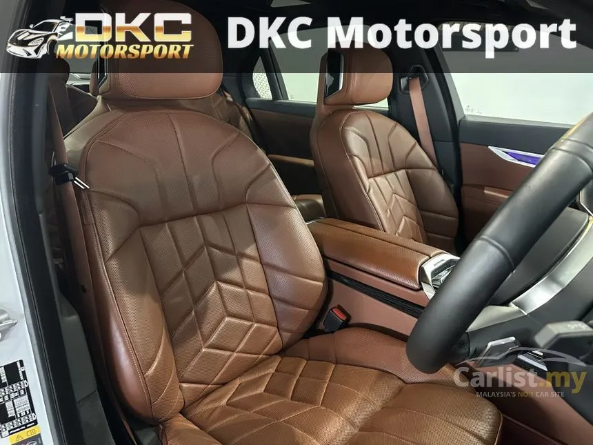 2023 BMW 750e xDrive Pure Excellence Sedan