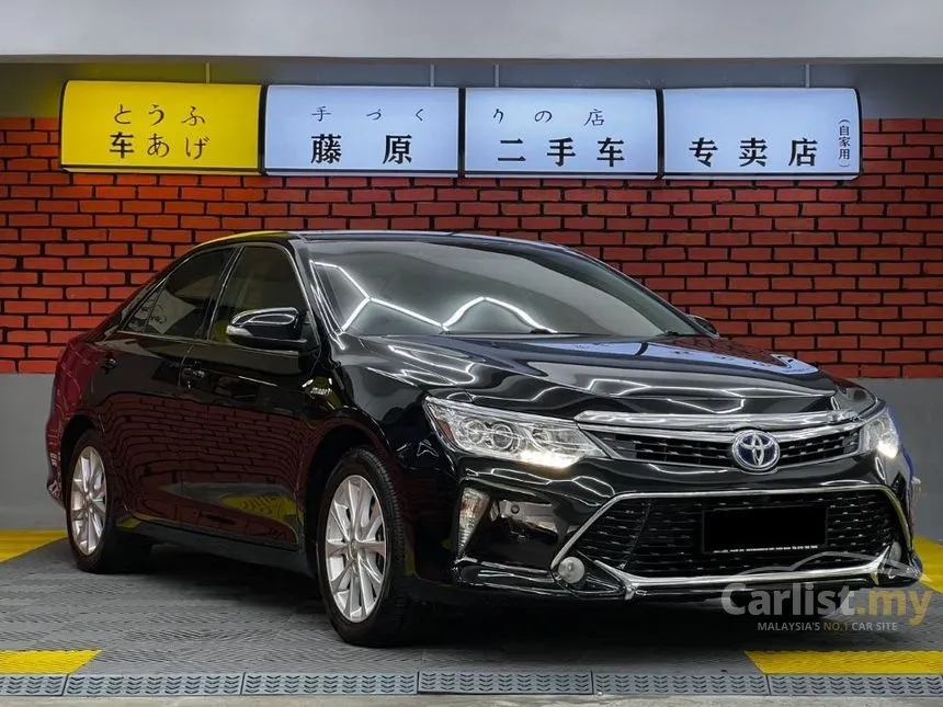 2015 Toyota Camry Hybrid Sedan