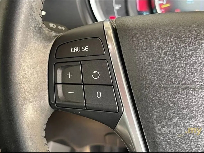 2015 Volvo V40 Cross Country T5 Hatchback