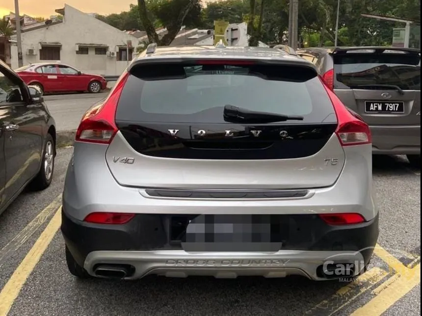 2015 Volvo V40 Cross Country T5 Hatchback