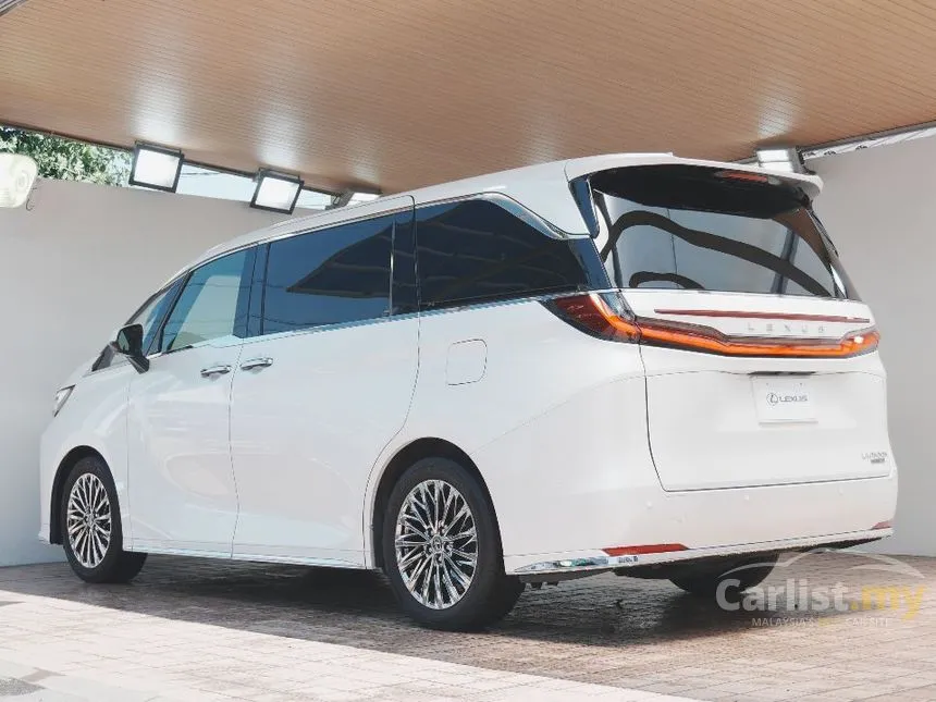 2024 Lexus LM 500h Version L 6 Seater MPV