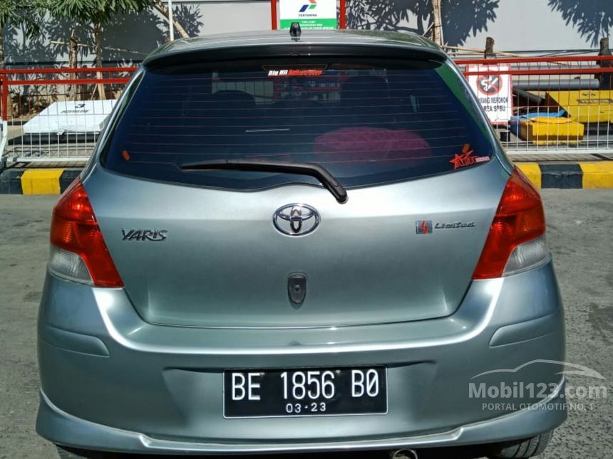 2011 Toyota Yaris S Limited Hatchback