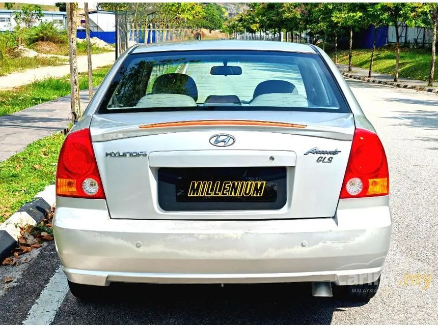 2005 Hyundai Accent L Sedan
