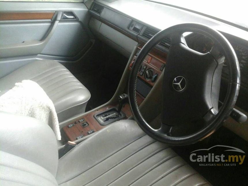 1992 Mercedes-Benz 260E Sedan