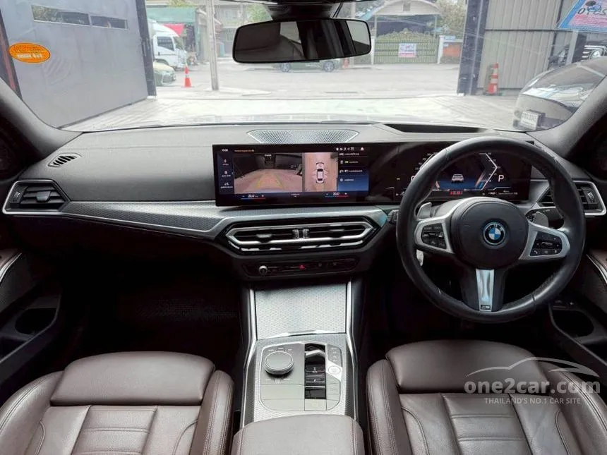 2022 BMW 330e M Sport Sedan
