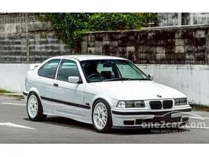 1993 BMW 325i 2.4 Sedan