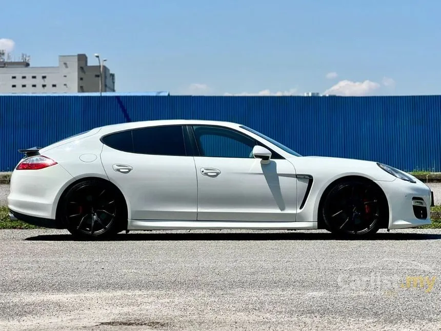 2013 Porsche Panamera 4 Hatchback