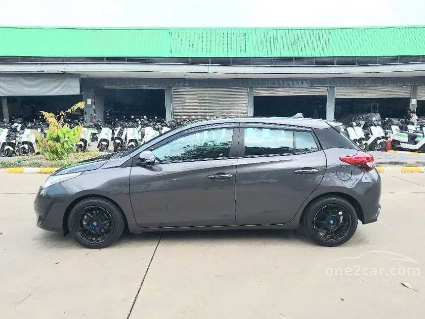 2019 Toyota YARIS E Hatchback
