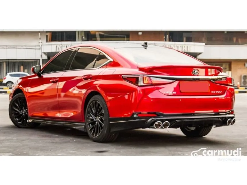 2023 Lexus ES 300h Ultra Luxury Sedan