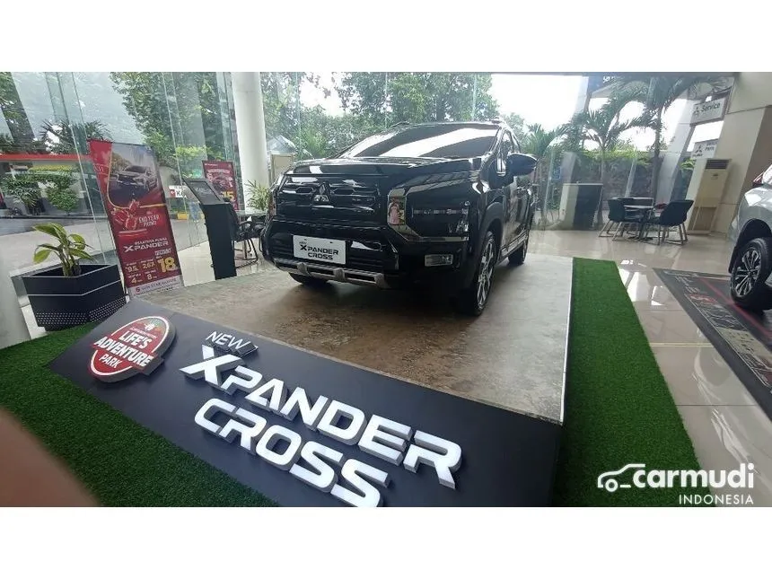 Jual Mobil Mitsubishi Xpander 2024 CROSS Premium Package 1.5 di Jawa Tengah Automatic Wagon Hitam Rp 352.000.000