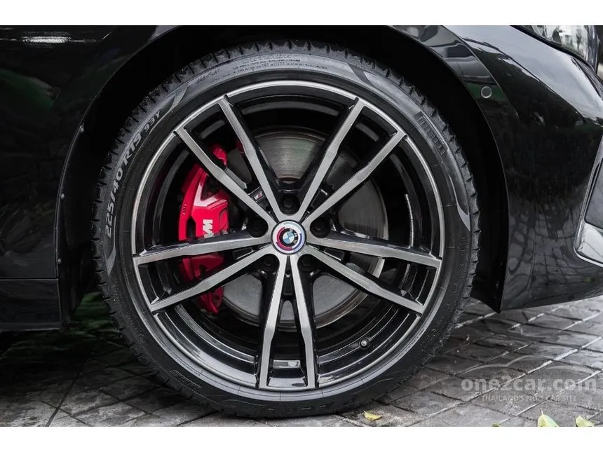 2023 BMW 330e M Sport Sedan