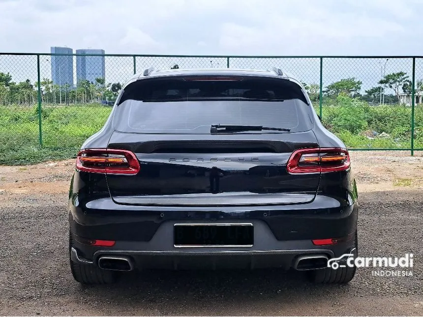 2016 Porsche Macan SUV