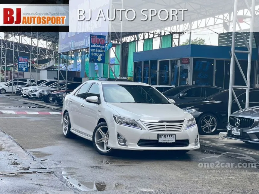 2013 Toyota Camry Hybrid Sedan
