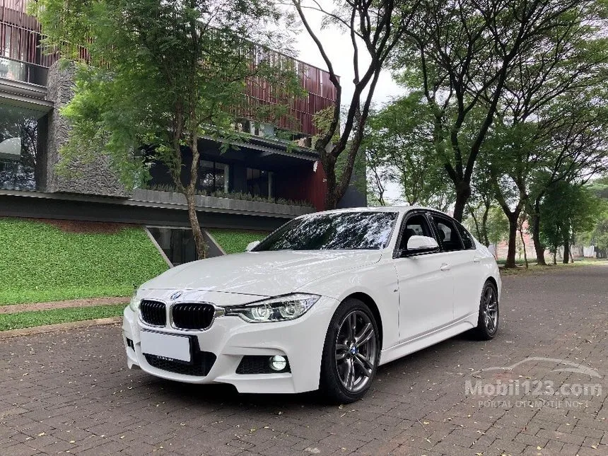 Jual Mobil BMW 330i 2017 M Sport 2.0 di DKI Jakarta Automatic Sedan Putih Rp 419.000.000