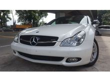 Mercedes-Benz CLS350 AMG 2009,SUN ROOF,FULL LEATHER SEATS IN RED COLOUR,CRYSTAL WHITE IN COLOUR,LIMITED FULL SPEC,2 MEMORY SEATS,ONE DATO OWNER