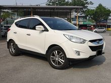 2011 Hyundai Tucson 2.4 Premium with PANORAMIC ROOF 6 SPEED