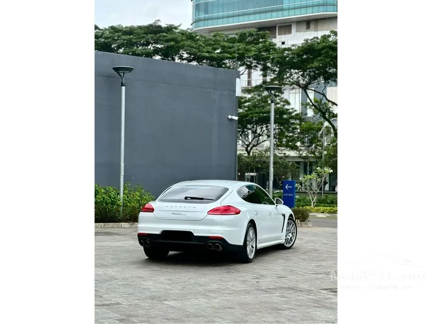 2015 Porsche Panamera S Hatchback