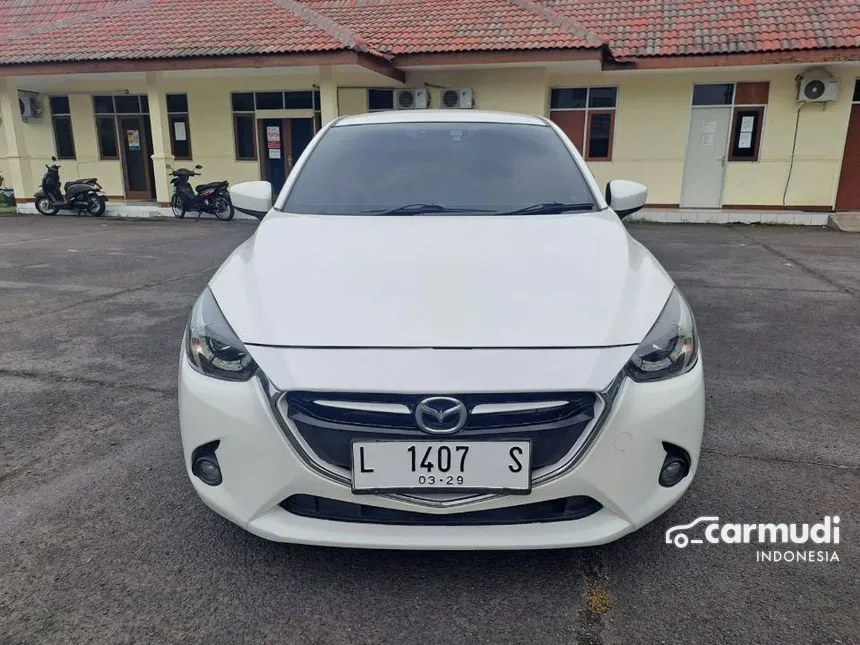 Jual Mobil Mazda 2 2015 GT 1.5 di Jawa Timur Automatic Hatchback Putih Rp 160.000.000