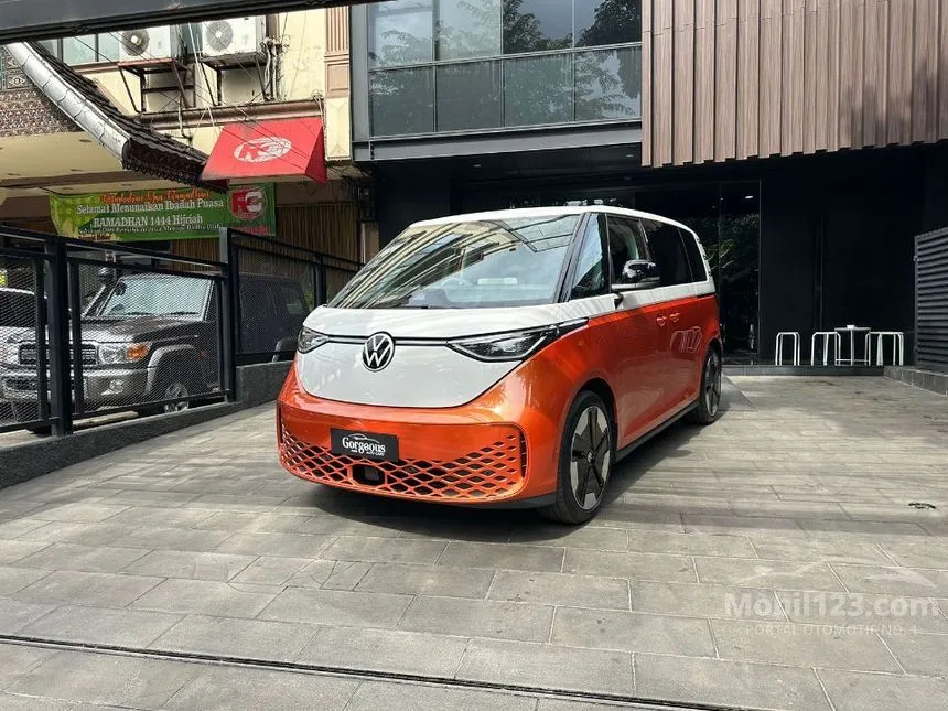 Jual Mobil Volkswagen ID. Buzz 2023 Pro Life 1st Edition di Jawa Barat Automatic Van Wagon Orange Rp 1.500.000.000