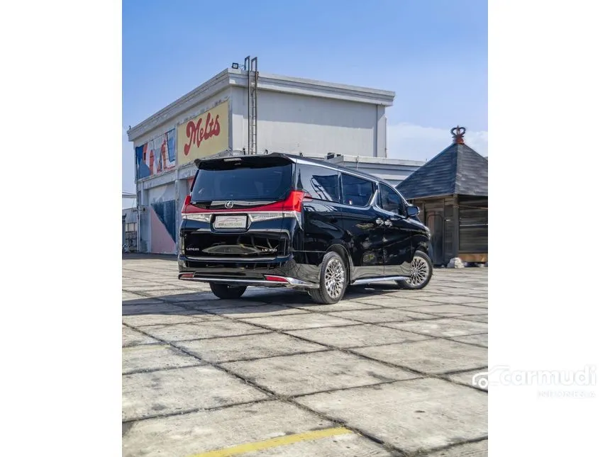 2022 Lexus LM 350 4 Seater MPV