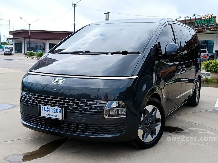 2022 Hyundai Staria SEL Van