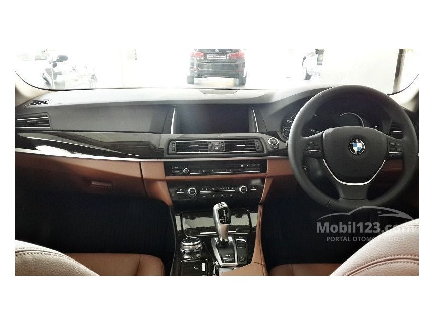 2016 BMW 520i Luxury Sedan