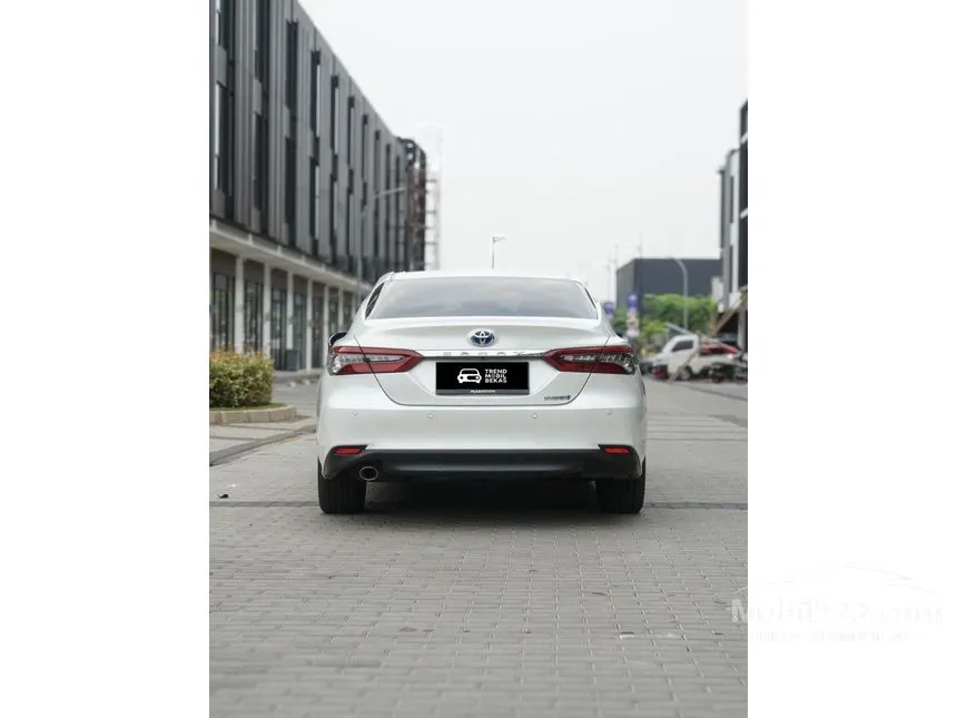 2023 Toyota Camry Hybrid (Premium Color) Sedan