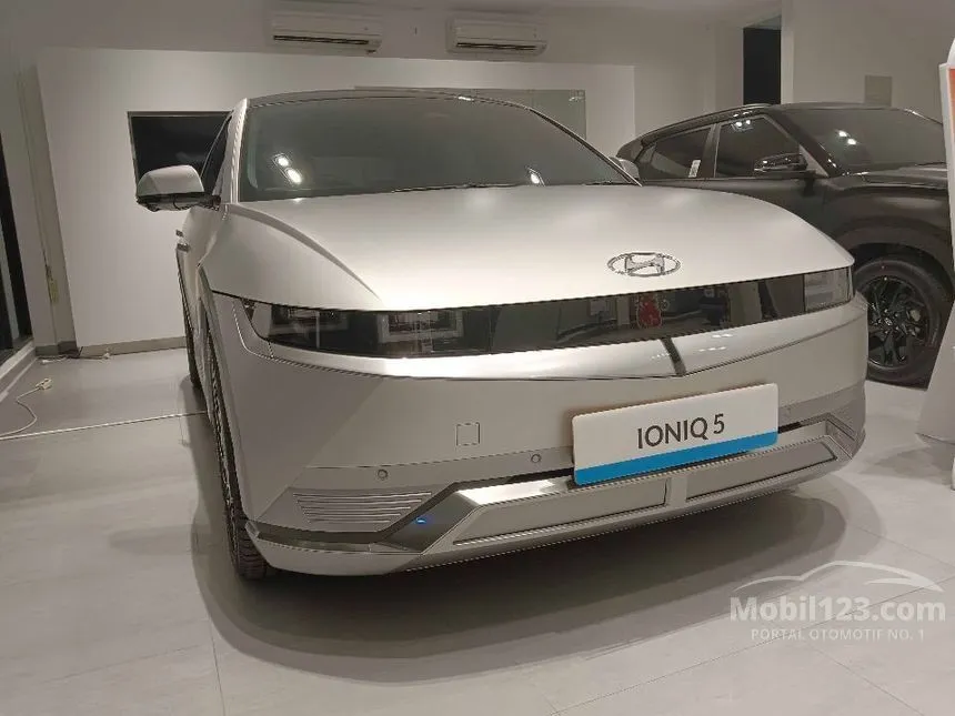Jual Mobil Hyundai IONIQ 5 2023 Long Range Signature di DKI Jakarta Automatic Wagon Silver Rp 742.000.000