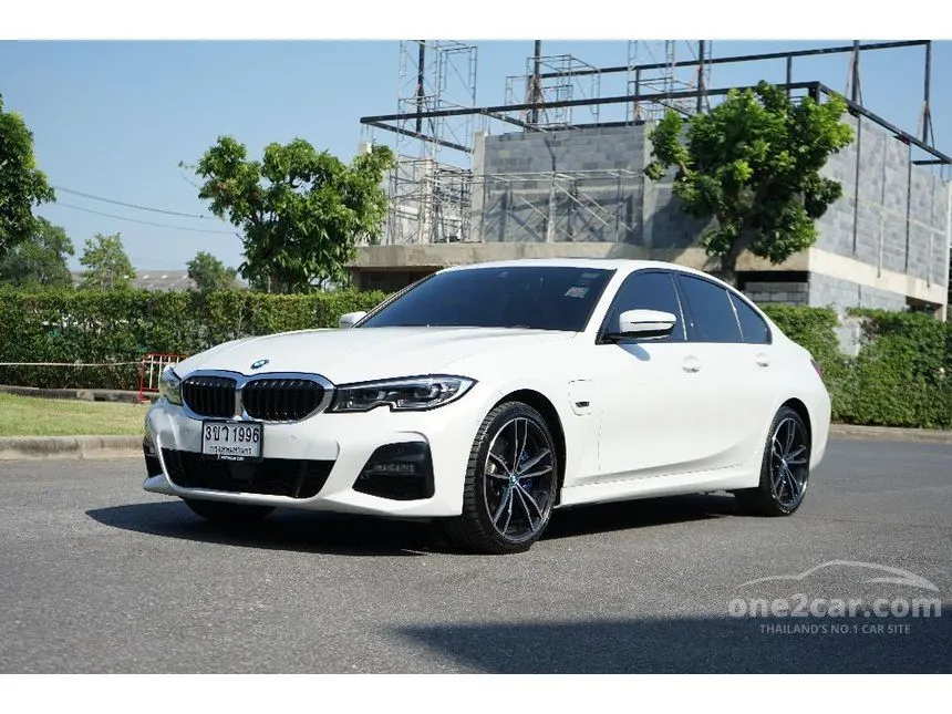 2023 BMW 330e M Sport Sedan