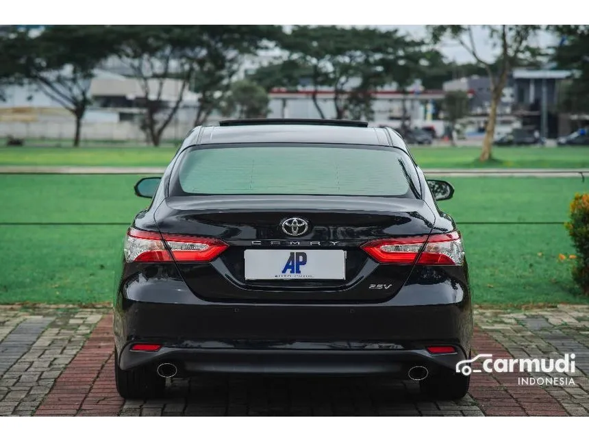 2019 Toyota Camry V Sedan
