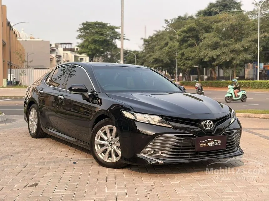 2021 Toyota Camry V Sedan