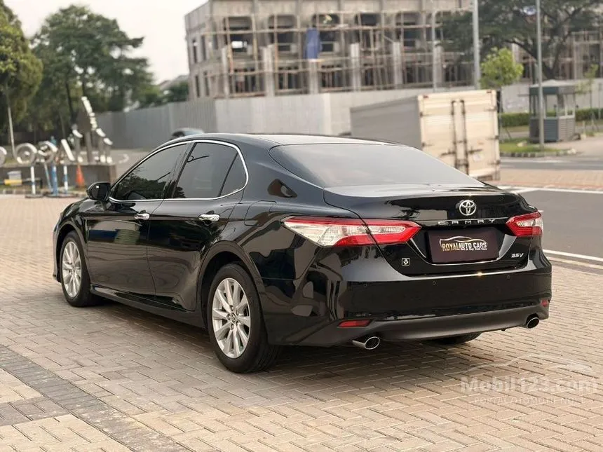 2021 Toyota Camry V Sedan