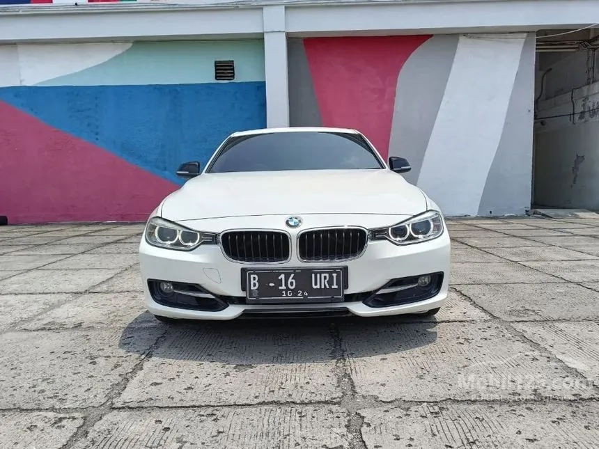 Jual Mobil BMW 320i 2014 Sport 2.0 di DKI Jakarta Automatic Sedan Putih Rp 318.000.000