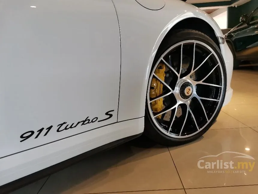 2018 Porsche 911 Turbo S Coupe