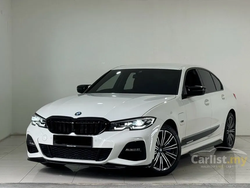 2022 BMW 330e M Sport Sedan