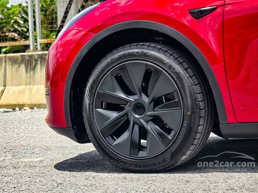 2024 TESLA Model Y Standard Range SUV