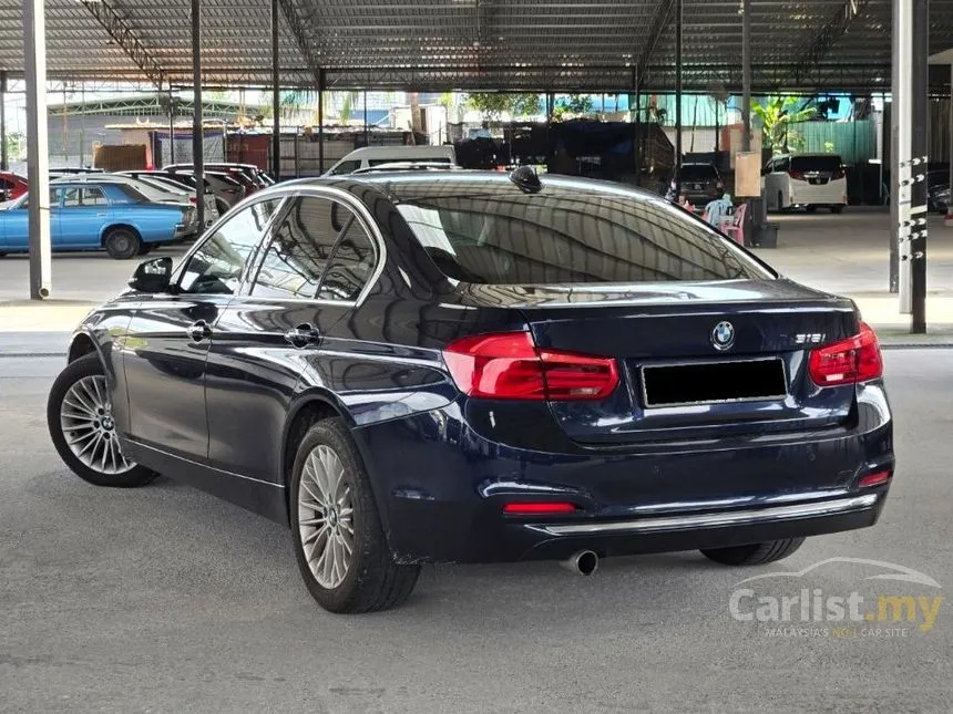 2016 BMW 318i Luxury Sedan