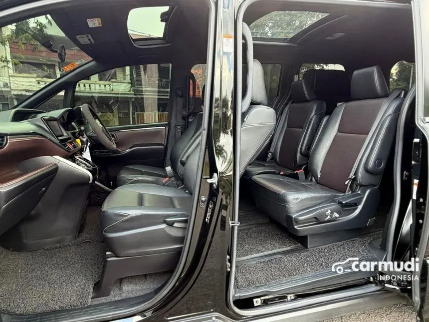 2018 Toyota Voxy MPV