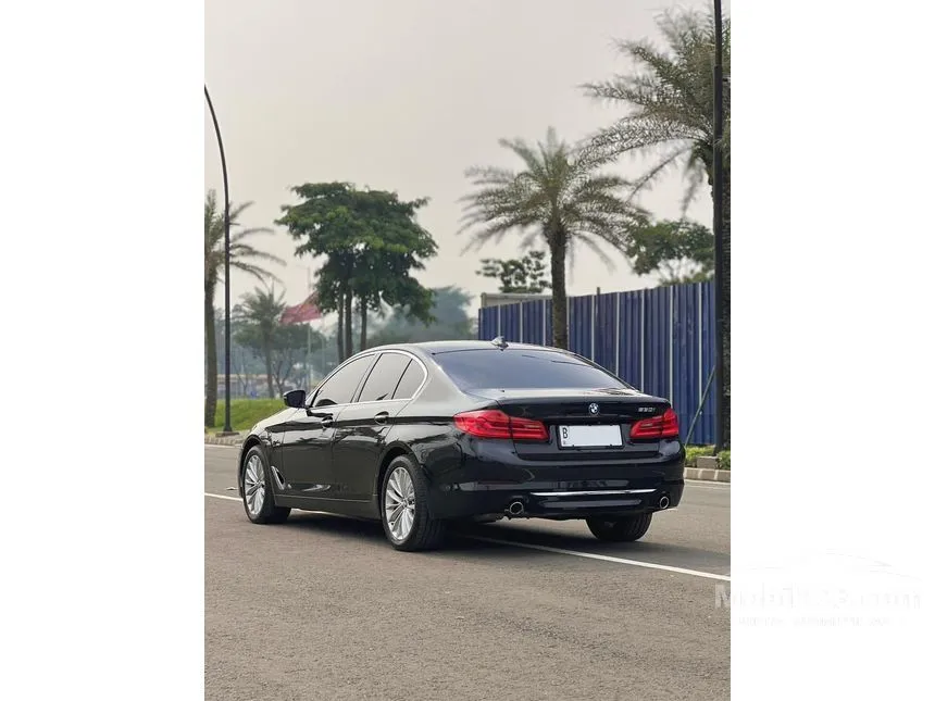 2018 BMW 530i Luxury Sedan