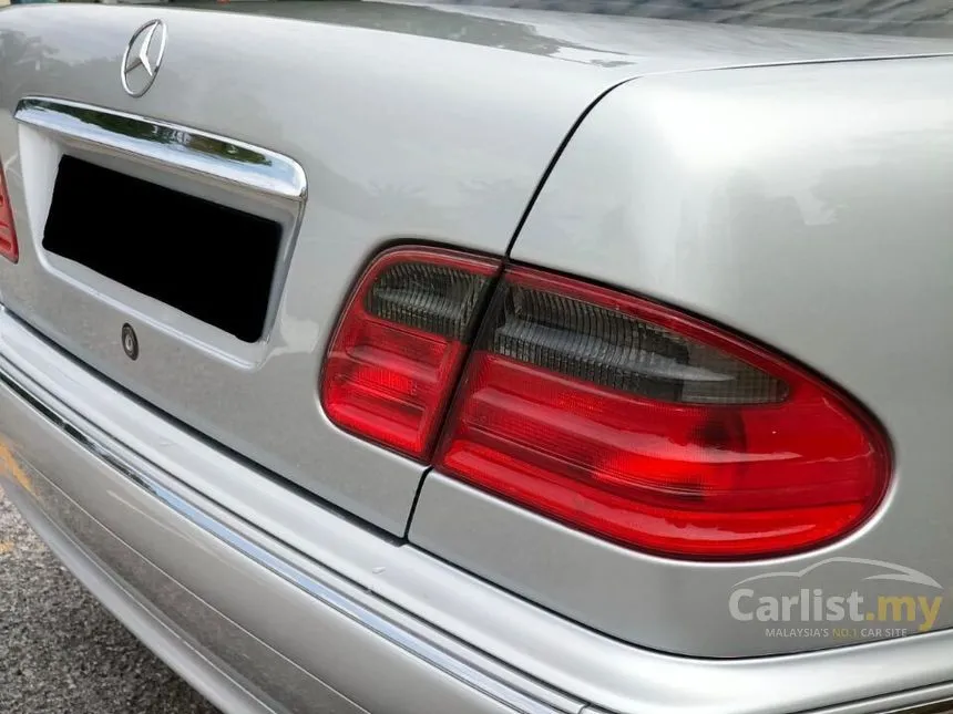 2002 Mercedes-Benz E240 Avantgarde Sedan