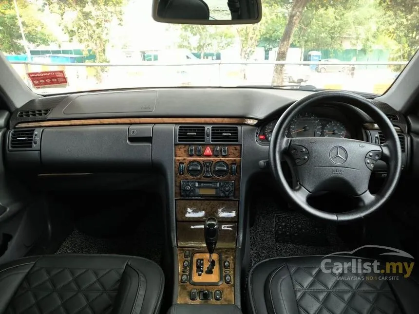 2002 Mercedes-Benz E240 Avantgarde Sedan