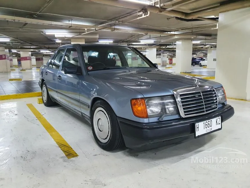 1988 Mercedes-Benz 300E Sedan