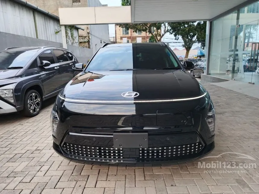 Jual Mobil Hyundai Kona 2024 Electric Long Range Signature di Jawa Timur Automatic Wagon Hitam Rp 530.000.000
