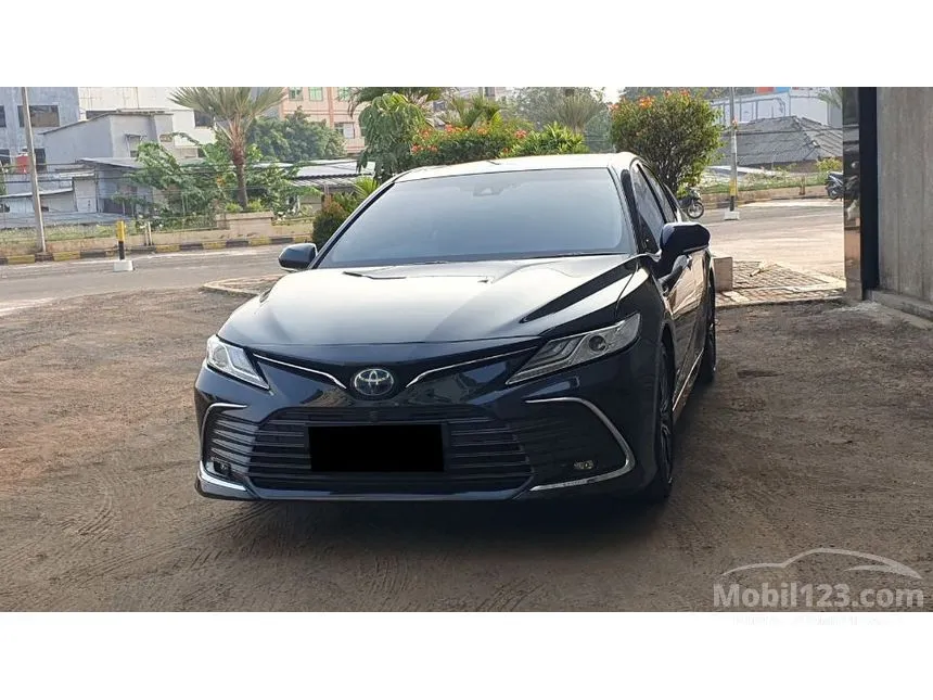 2022 Toyota Camry Hybrid Sedan