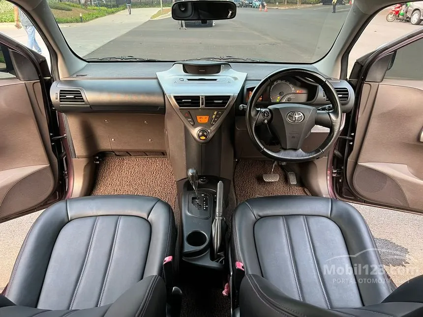 2010 Toyota iQ Standard Hatchback
