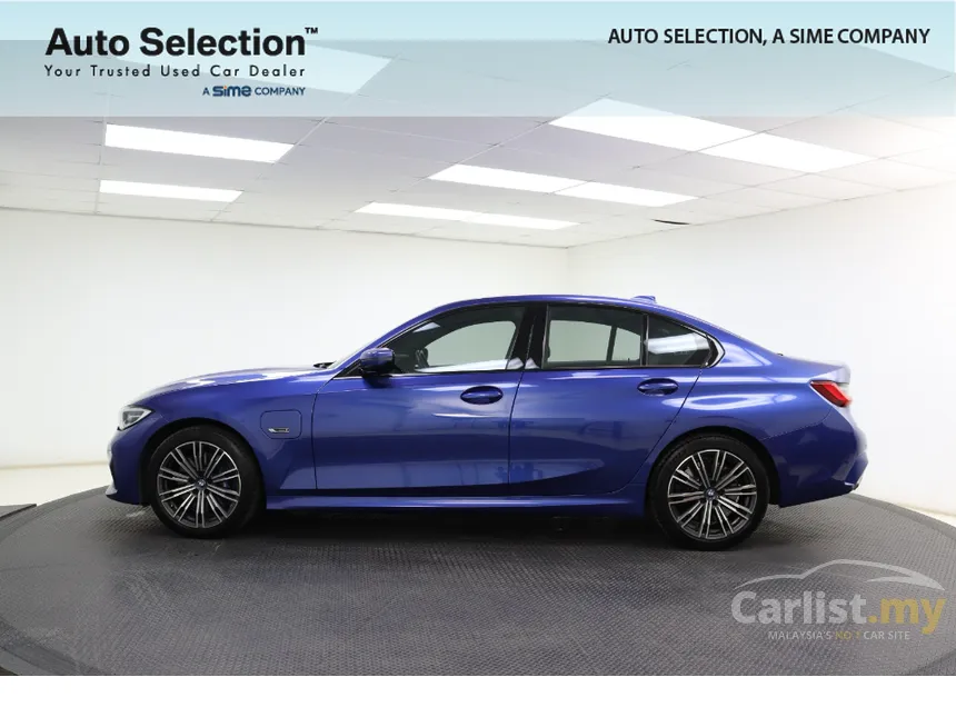 2022 BMW 330e M Sport Sedan