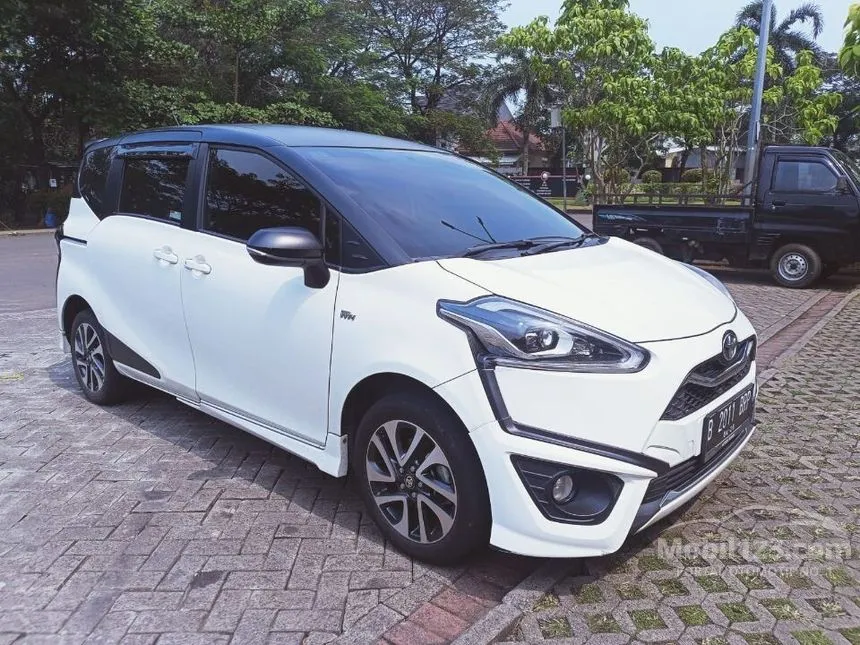Jual Mobil Toyota Sienta 2021 Q 1.5 di Jawa Barat Automatic MPV Putih Rp 245.000.000