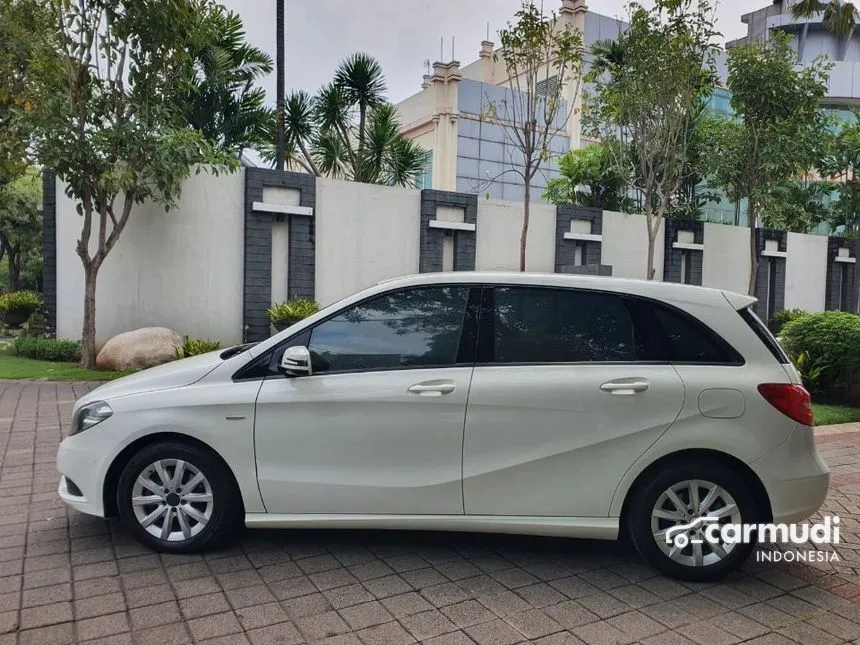 2012 Mercedes-Benz B200 Urban Hatchback