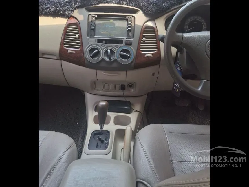 2011 Toyota Kijang Innova E MPV